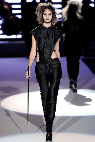 Look 50